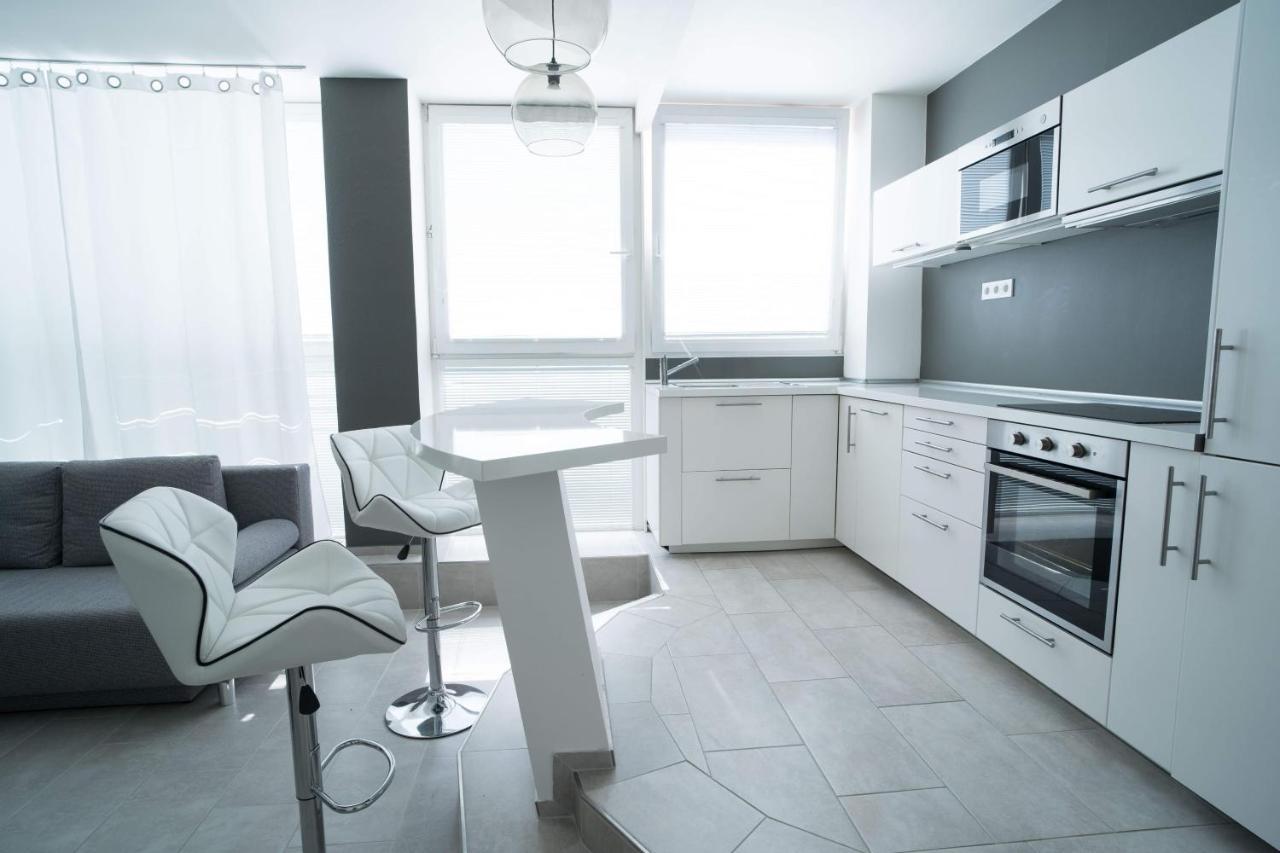 Apartments Kopecna With Parking Brno Bagian luar foto